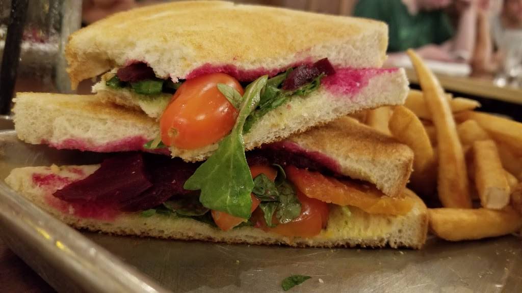 Das Bevo | restaurant | 4749 Gravois Ave, St. Louis, MO 63116, USA | 3148322251 OR +1 314-832-2251