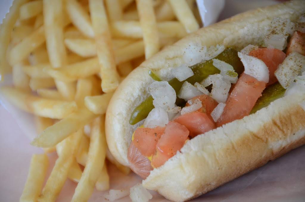 Carlsons Drive In | restaurant | 118 W Coolspring Ave, Michigan City, IN 46360, USA | 2198720331 OR +1 219-872-0331