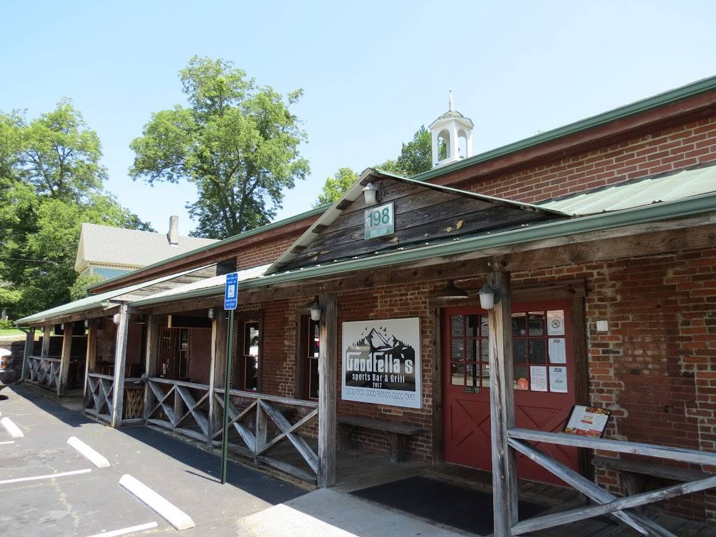 GoodFellas Sports Bar & Grill | restaurant | 198 E Sycamore St, Social Circle, GA 30025, USA | 6784659338 OR +1 678-465-9338