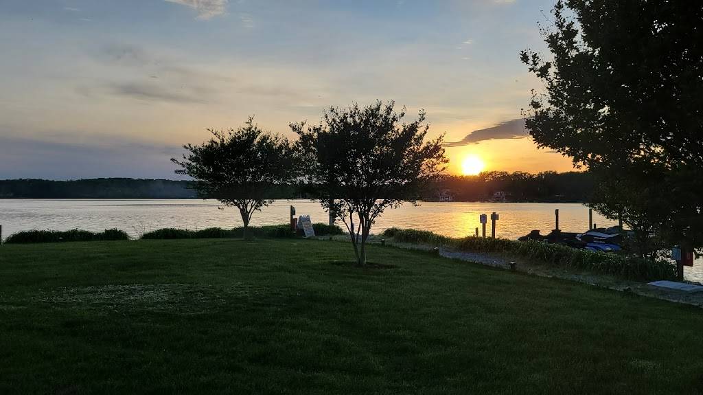 Mitchells Restaurant and Pizzeria | restaurant | 3553 Trading Post Rd, Huddleston, VA 24104, USA | 5402960664 OR +1 540-296-0664