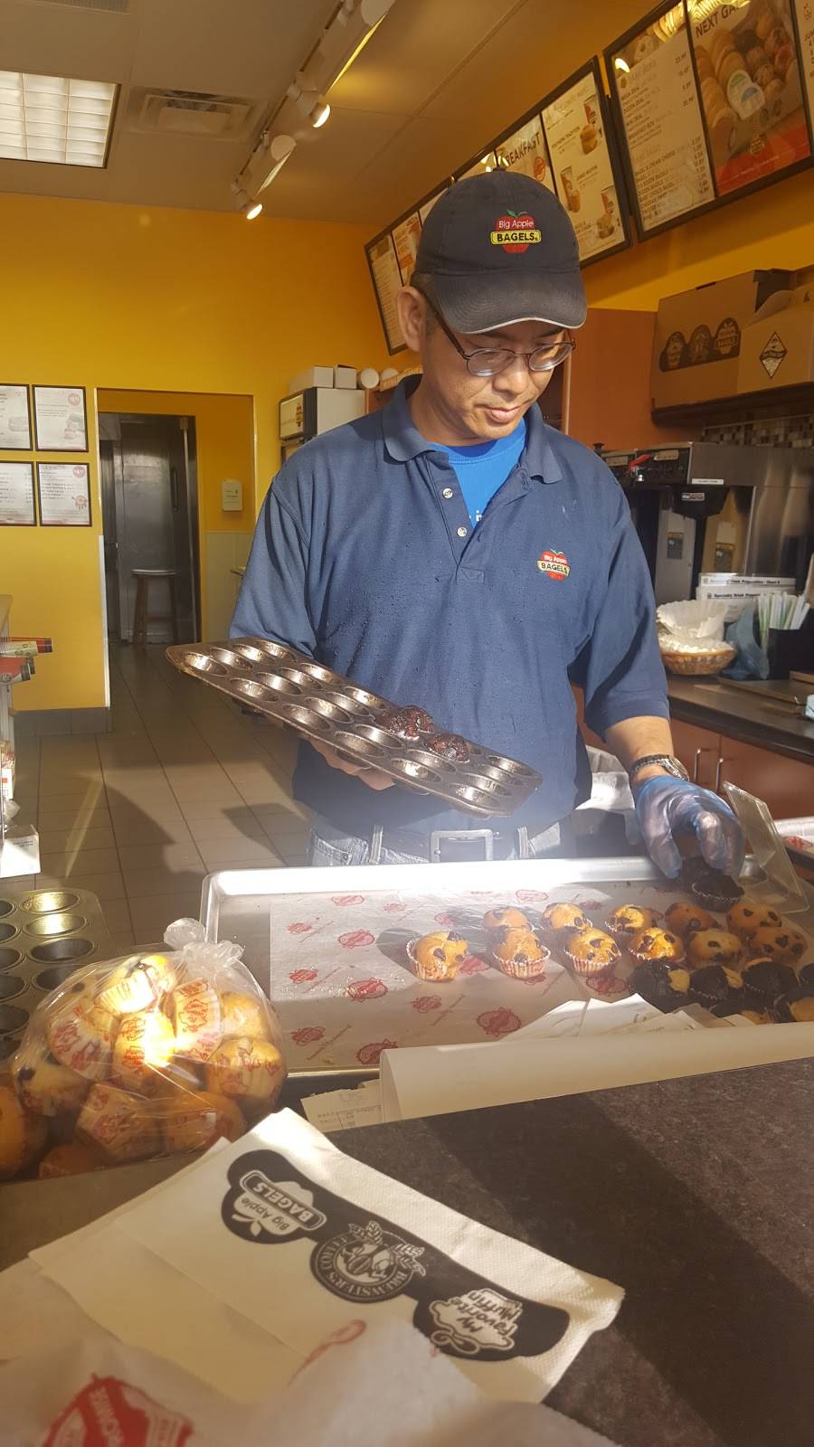 Big Apple Bagels | bakery | 1961 Wisconsin Ave, Grafton, WI 53024, USA | 2623769920 OR +1 262-376-9920