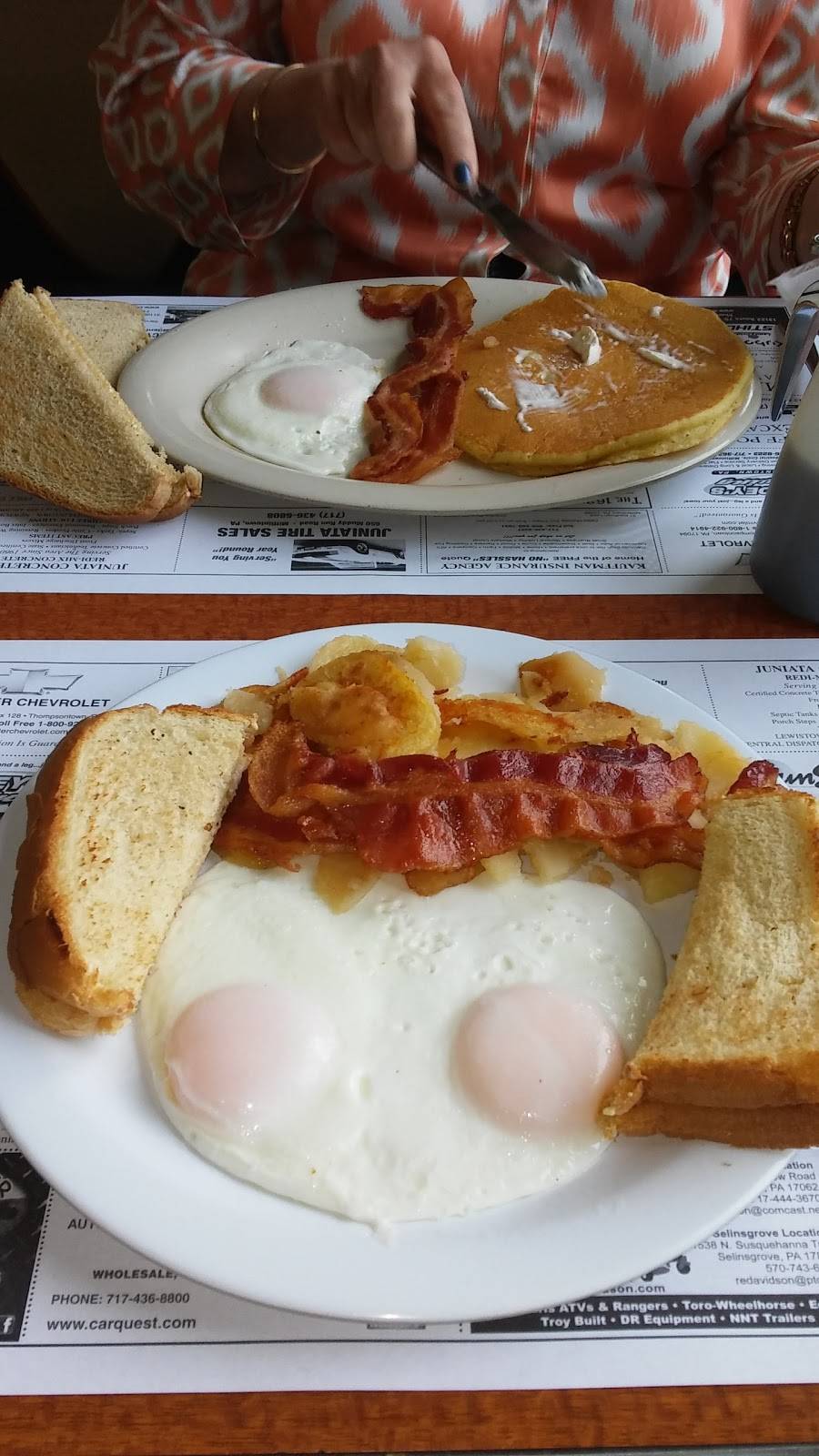 Micheles OIP Restaurant & Pizzeria | restaurant | 100 S Main St, Reedsville, PA 17084, USA | 7176679496 OR +1 717-667-9496