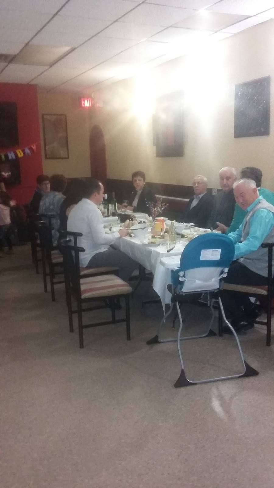 Old Town Grill | restaurant | 9845 Tecumseh Rd E, Windsor, ON N8R 1A5, Canada | 5197357888 OR +1 519-735-7888