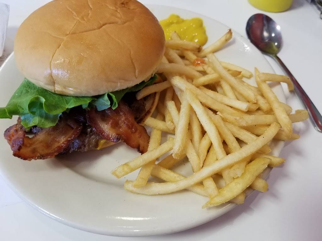 Steak n Shake | restaurant | 2380 Sycamore Rd, DeKalb, IL 60115, USA | 8157585582 OR +1 815-758-5582