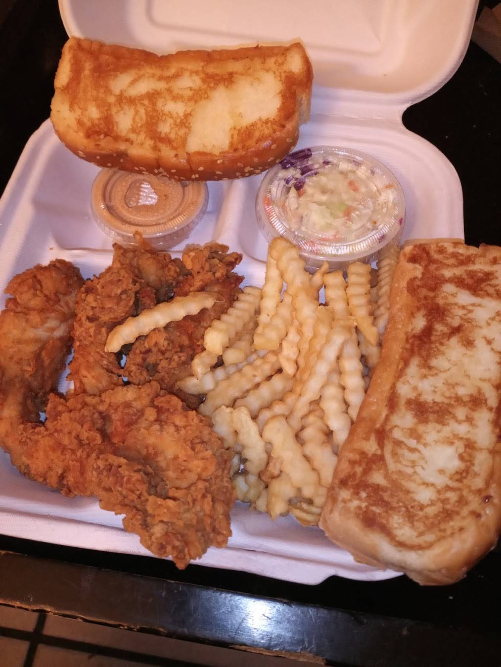 Raising Canes Chicken Fingers | meal takeaway | 4025 California Ave, Bakersfield, CA 93309, USA | 6618630135 OR +1 661-863-0135