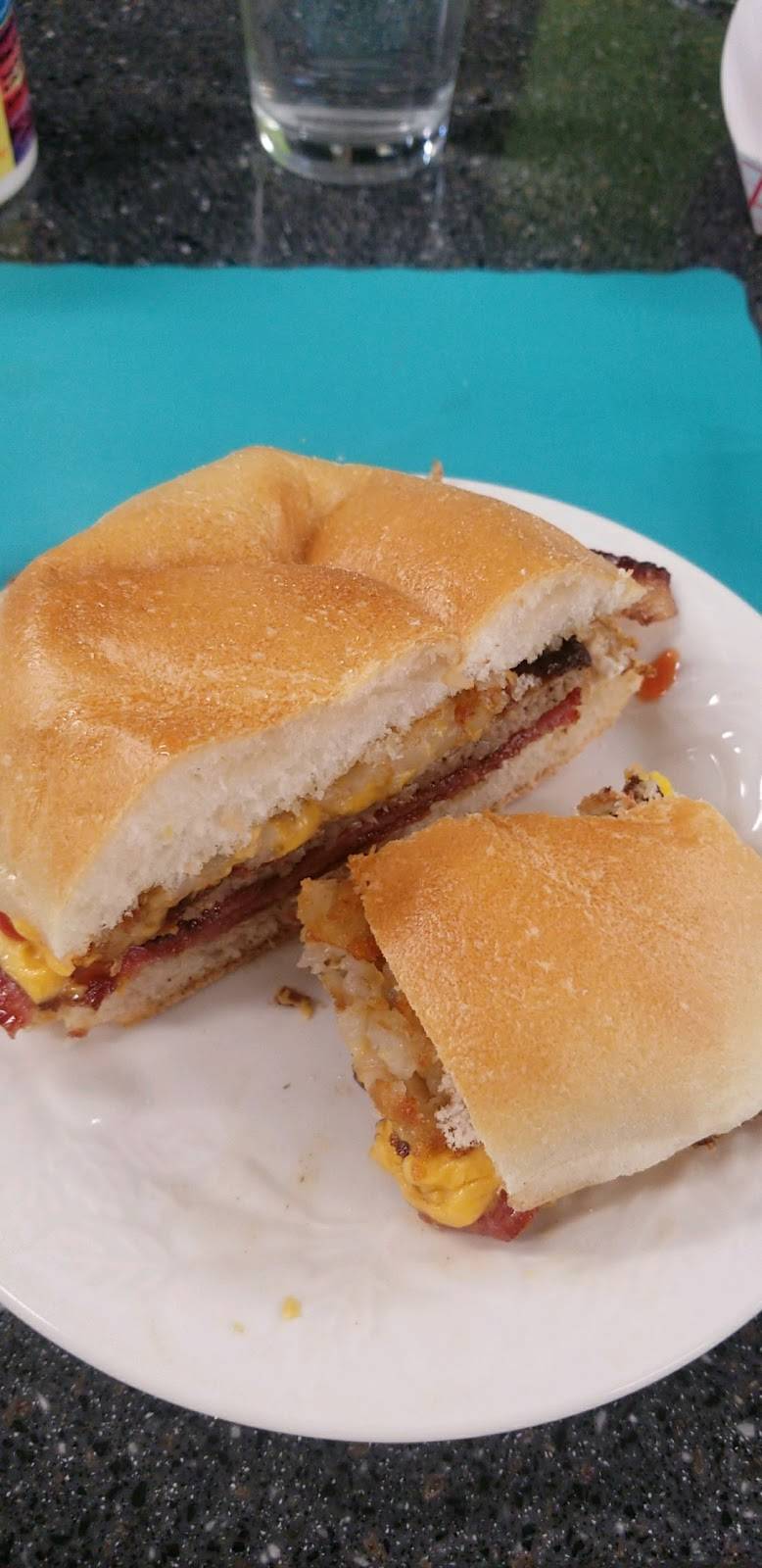 Jillaneys Luncheonette | restaurant | 220 Main St, Keansburg, NJ 07734, USA | 7327695454 OR +1 732-769-5454