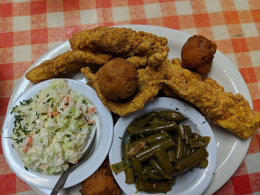 Whistle Stop Cafe | restaurant | 127 S Magnolia Dr, Wiggins, MS 39577, USA | 6015285588 OR +1 601-528-5588