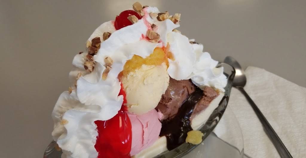 Johnnys Diner & Creamery | restaurant | 2213 N Tracy Blvd, Tracy, CA 95376, USA | 2098330800 OR +1 209-833-0800