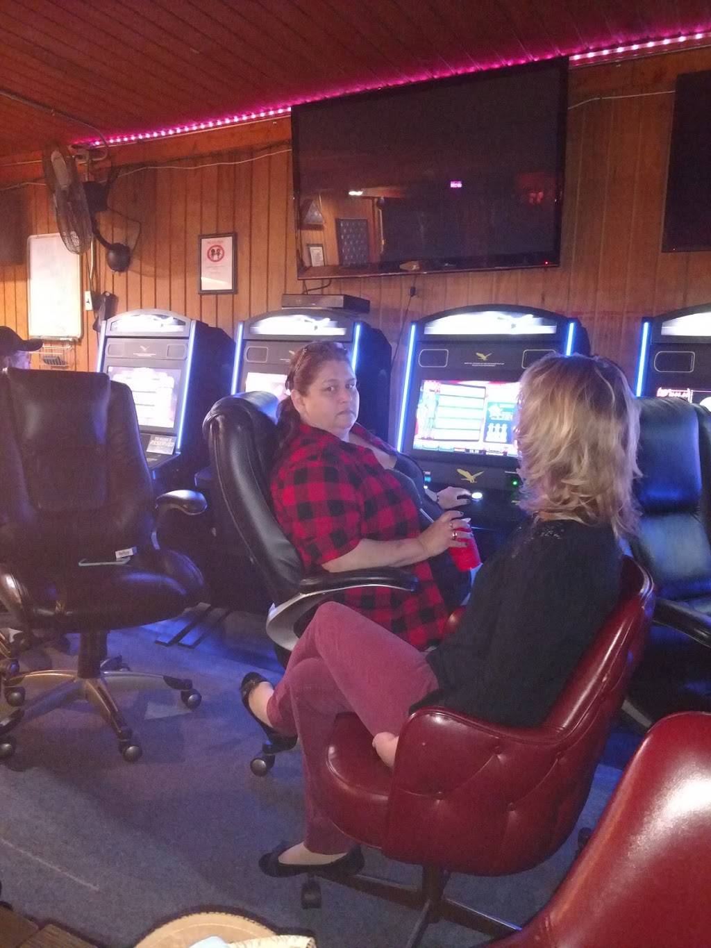 Loyal Order of Moose | restaurant | 207 E Mercury Blvd, Hampton, VA 23669, USA | 7577281123 OR +1 757-728-1123