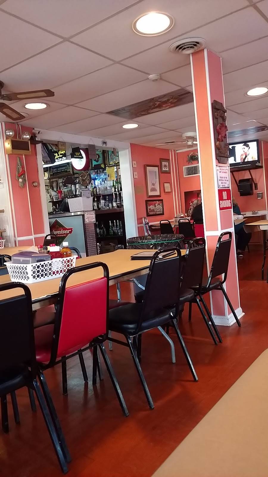 Captain Leonards Seafood Restaurant | restaurant | 27240 Morganza Turner Rd, Mechanicsville, MD 20659, USA | 3018843701 OR +1 301-884-3701