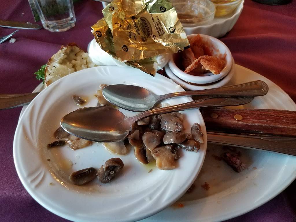 Dobies Steak House | restaurant | 4136 S Kinnickinnic Ave, St Francis, WI 53235, USA | 4147449064 OR +1 414-744-9064