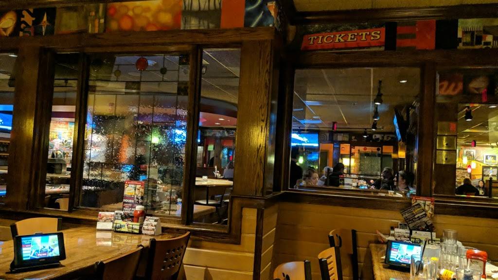 Applebees Grill + Bar | restaurant | 5600 Perkiomen Ave Shelbourne Square Shopping Center, Reading, PA 19606, USA | 6104042700 OR +1 610-404-2700