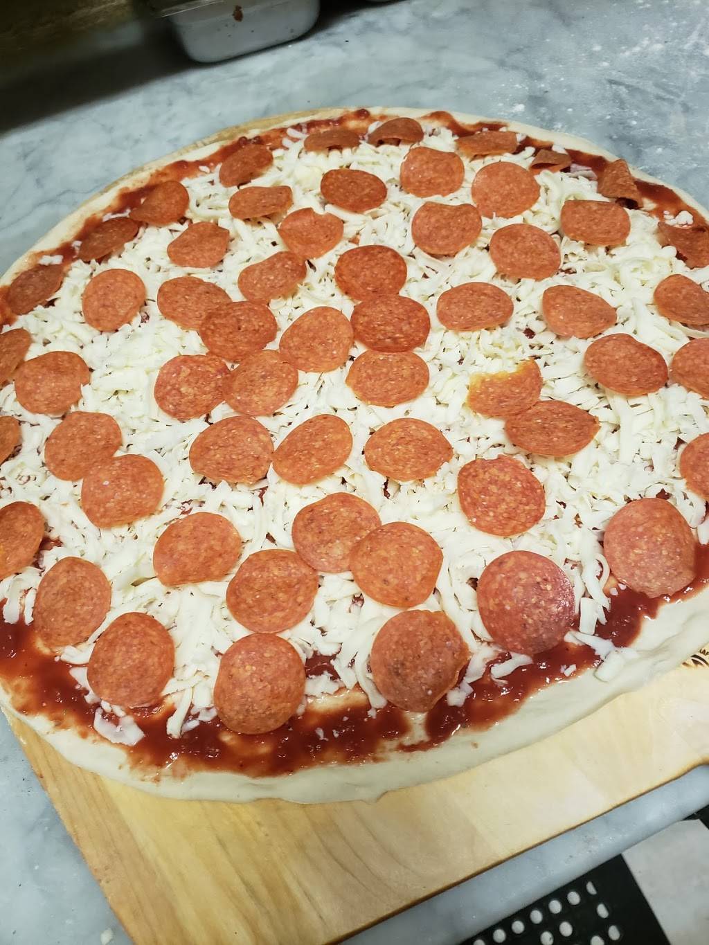 Slices Pizza | restaurant | 701 Elizabeth Ave, Elizabeth, NJ 07201, USA | 9083810819 OR +1 908-381-0819