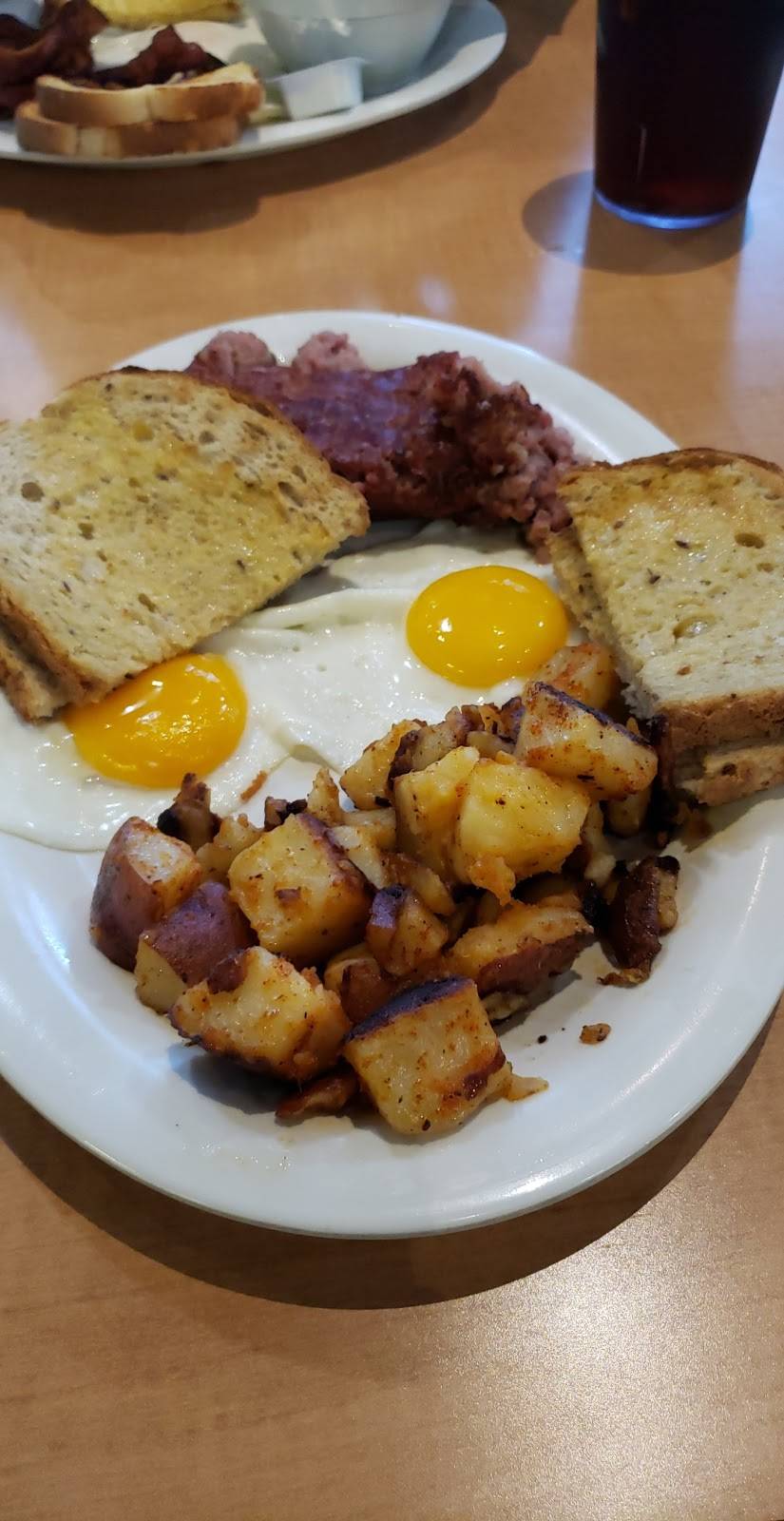 Eggs Up Grill | restaurant | 2664 N Hwy 17, Mt Pleasant, SC 29466, USA | 8433883654 OR +1 843-388-3654