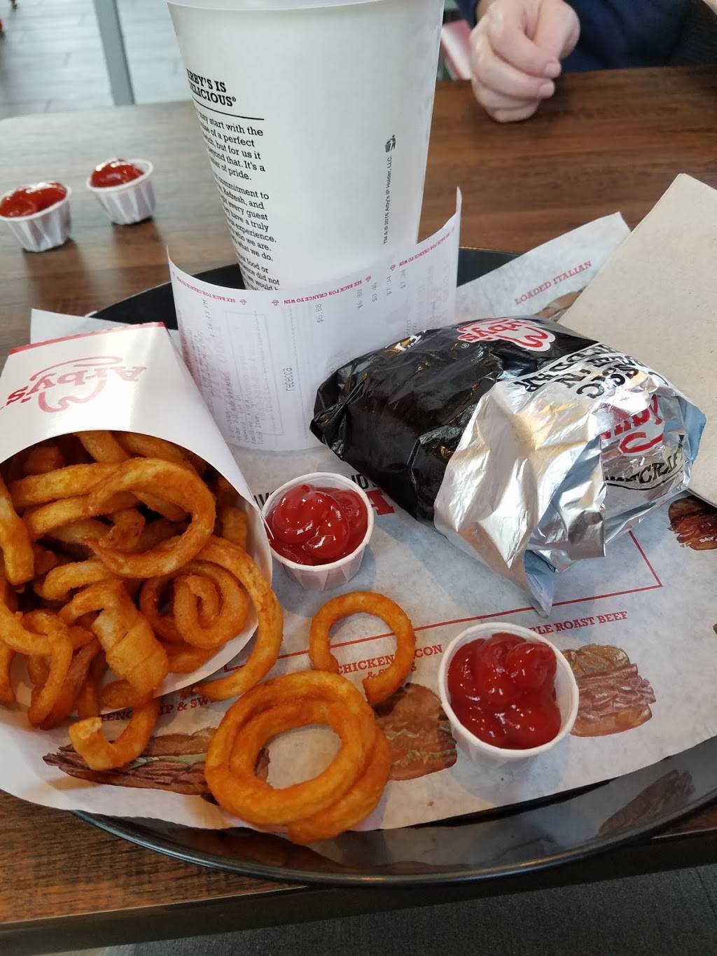 Arbys | restaurant | 1720 E Market St, Smithfield, NC 27577, USA | 9199342602 OR +1 919-934-2602