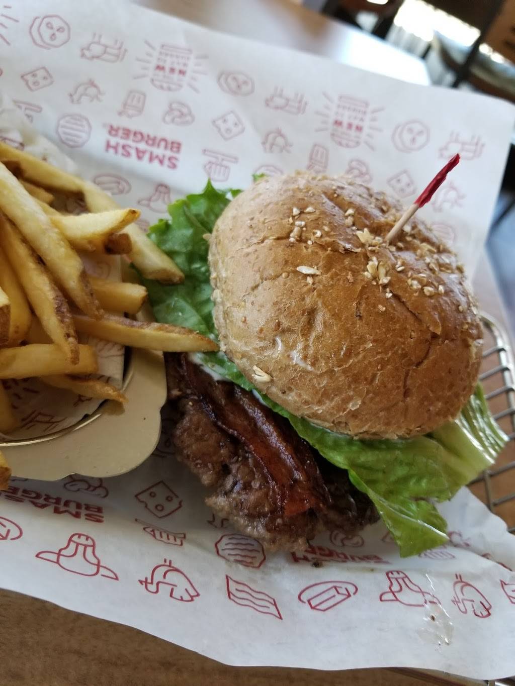 Smashburger | restaurant | 2022 First St, Simi Valley, CA 93065, USA | 8052103149 OR +1 805-210-3149