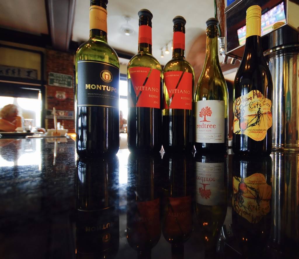 Lago Trattoria | restaurant | 95 Main St, Newport, VT 05855, USA | 8023348222 OR +1 802-334-8222