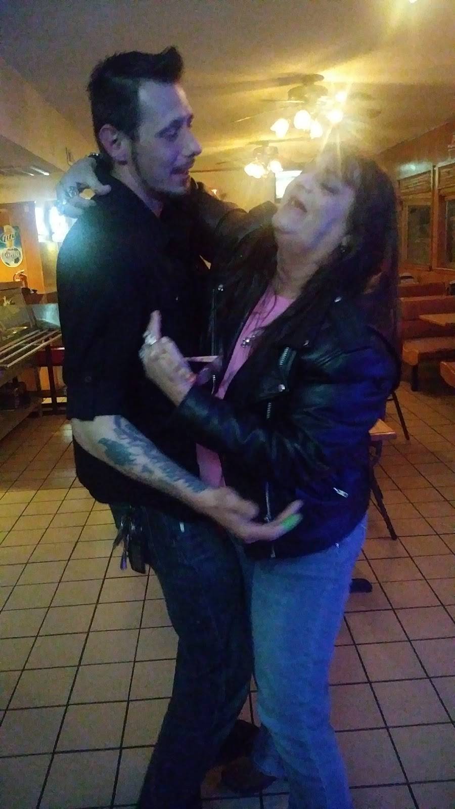 Boroonies Bar & Grill | restaurant | 801 W Main St, Greeneville, TN 37743, USA | 4235254632 OR +1 423-525-4632