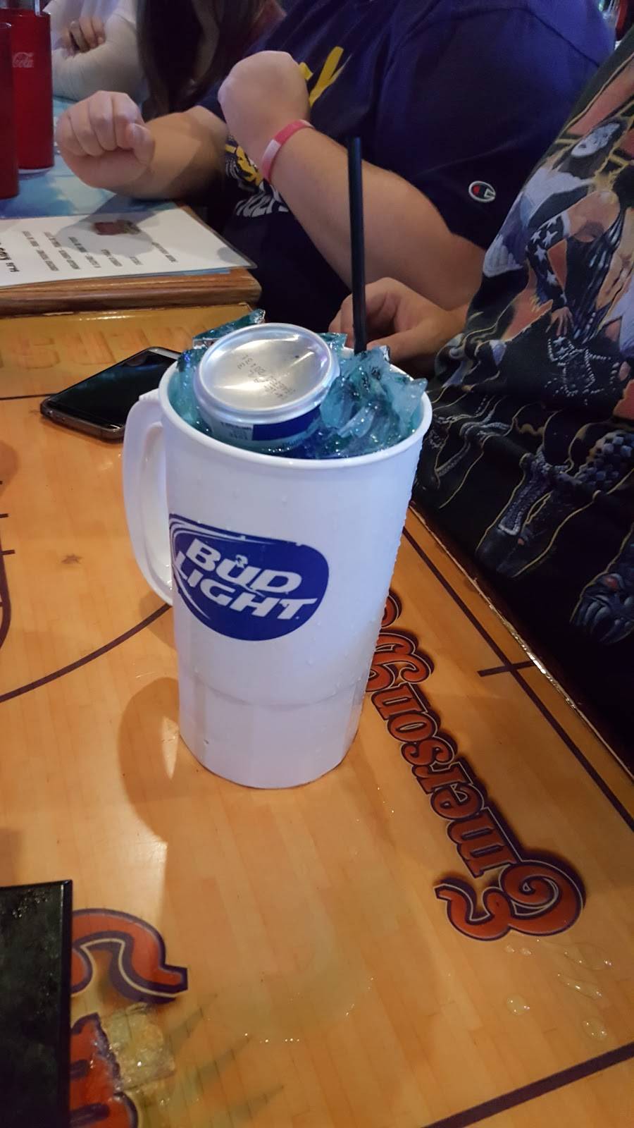 Emerson Biggins Sports Bar & Grill | restaurant | 2330 N Maize Rd #100, Wichita, KS 67205, USA | 3168662577 OR +1 316-866-2577