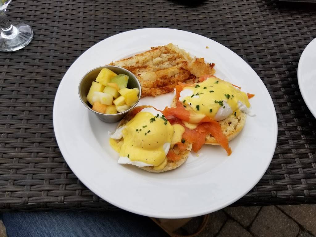 Salt Restaurant and Bar | restaurant | 1060 E Genesee St, Syracuse, NY 13210, USA | 3154769000 OR +1 315-476-9000