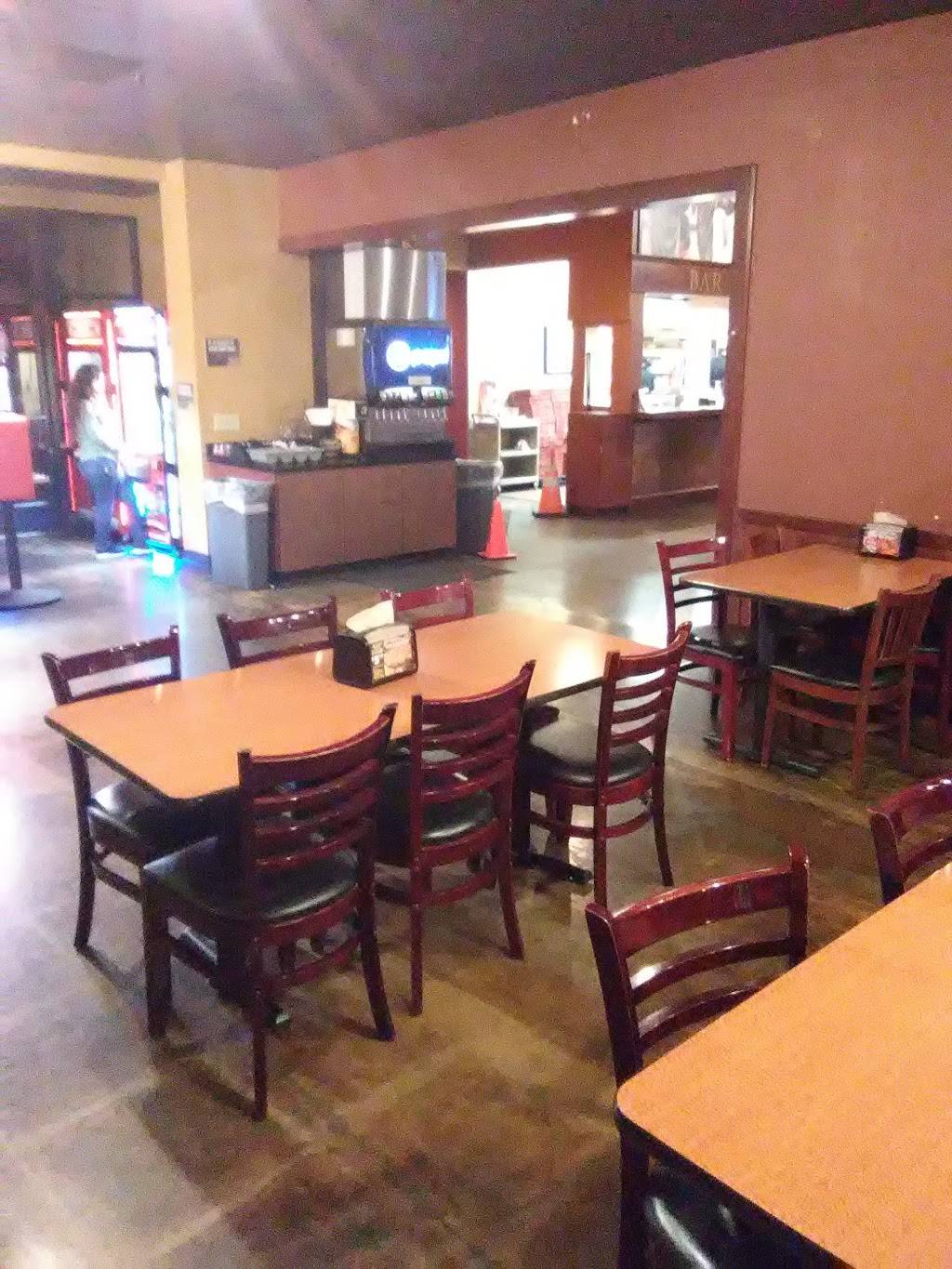 Me-n-Eds Pizzeria | restaurant | 4124 S Mooney Blvd, Visalia, CA 93277, USA | 5596255626 OR +1 559-625-5626