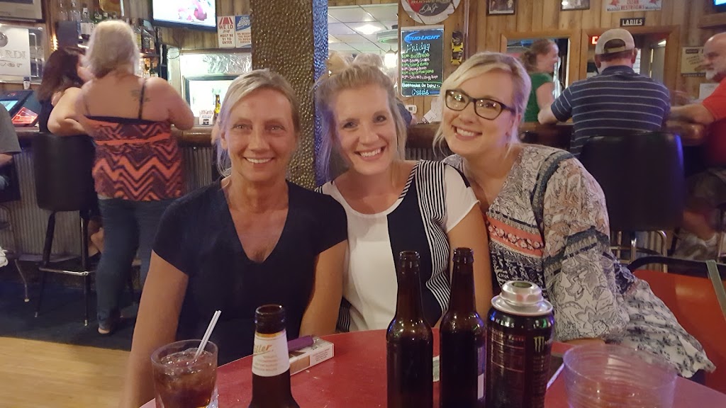 Bennys Bar & Grill | restaurant | 113 N Main St, Batesville, IN 47006, USA | 8129324825 OR +1 812-932-4825