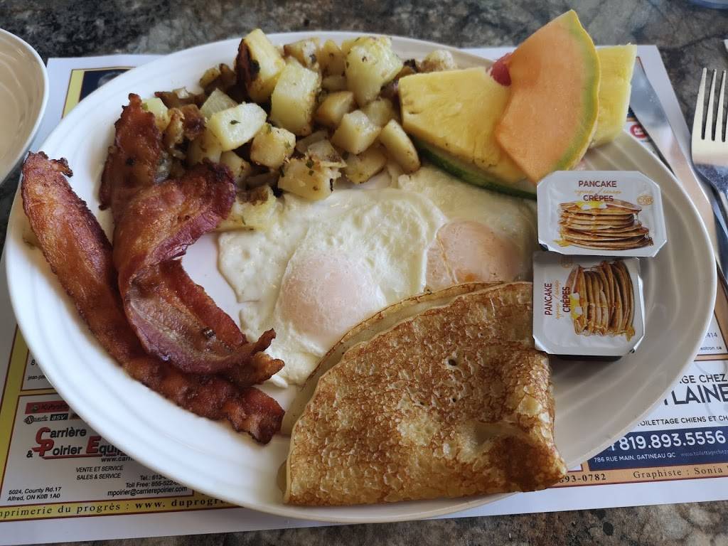 Patio Vidal | restaurant | 470 Boulevard Gréber, Gatineau, QC J8T 6C7, Canada | 8192432003 OR +1 819-243-2003