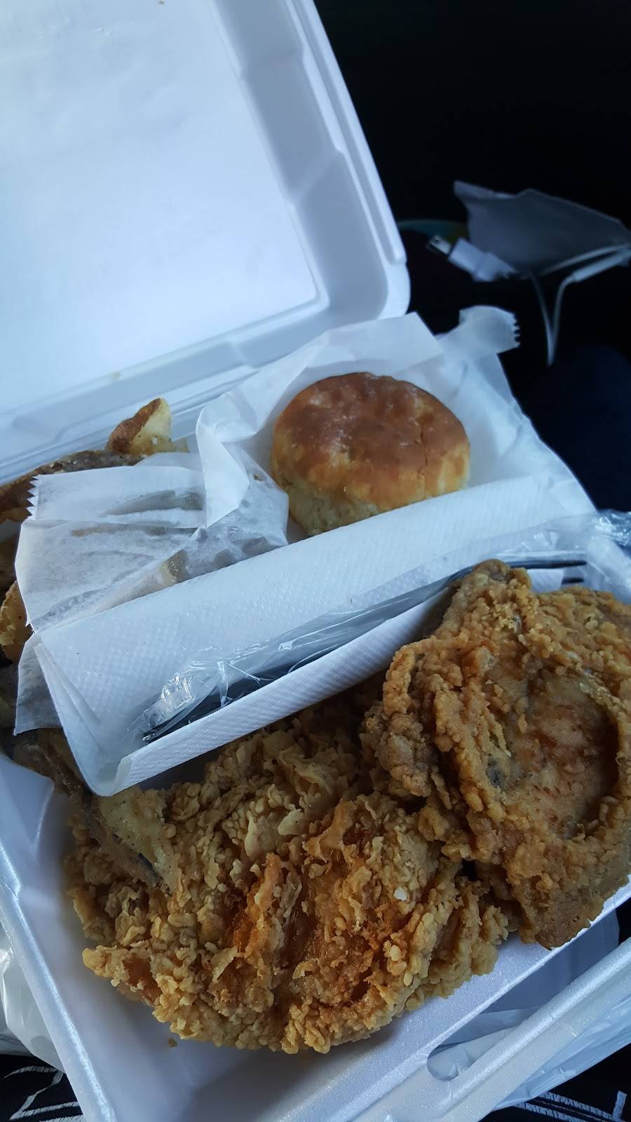 Lees Famous Recipe Chicken | restaurant | 1415 Troy St, Dayton, OH 45404, USA | 9372230705 OR +1 937-223-0705