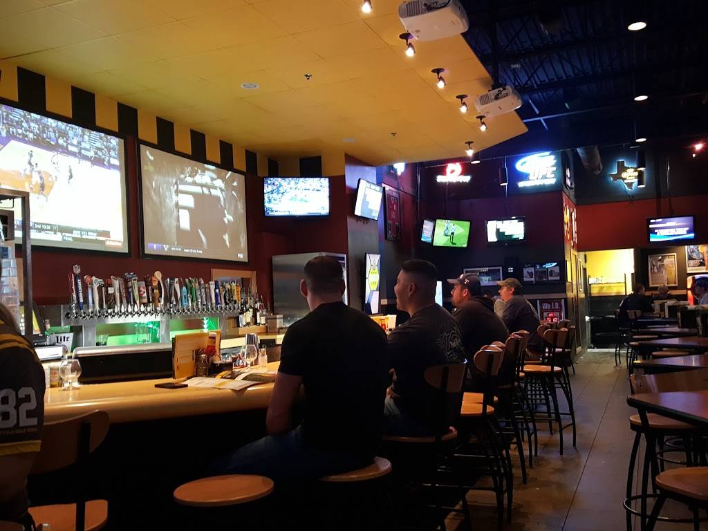 Buffalo Wild Wings | restaurant | 4066 N, US Hwy 75, Sherman, TX 75090, USA | 9038924500 OR +1 903-892-4500