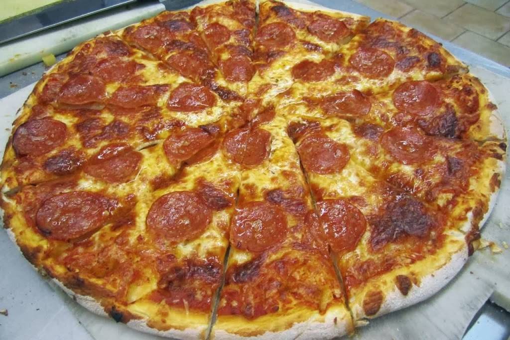 Alfredos Place | restaurant | 931 Fennell Ave E, Hamilton, ON L8V 1W9, Canada | 9053833555 OR +1 905-383-3555