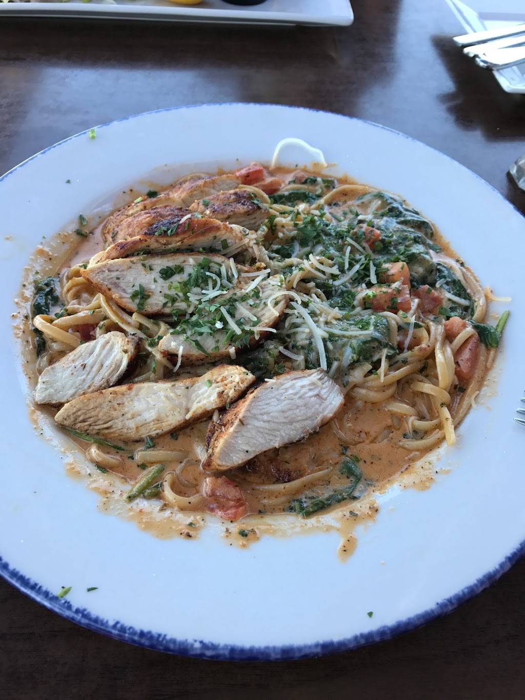 McLoones Pier House | restaurant | 141 National Plaza, Oxon Hill, MD 20745, USA | 3018390815 OR +1 301-839-0815