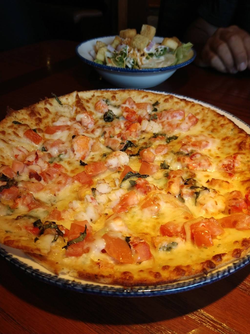 Red Lobster | restaurant | 3167 Linden Dr, Bristol, VA 24202, USA | 2766699110 OR +1 276-669-9110