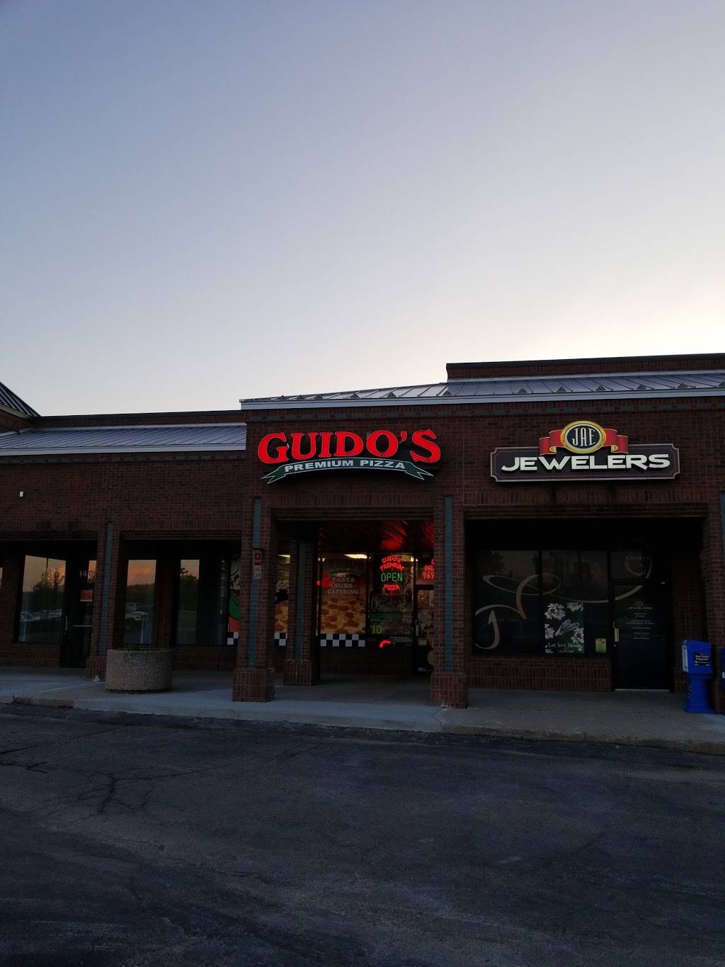Guidos Premium Pizza Oxford | restaurant | 1396 S Lapeer Rd, Oxford, MI 48371, USA | 2489692111 OR +1 248-969-2111
