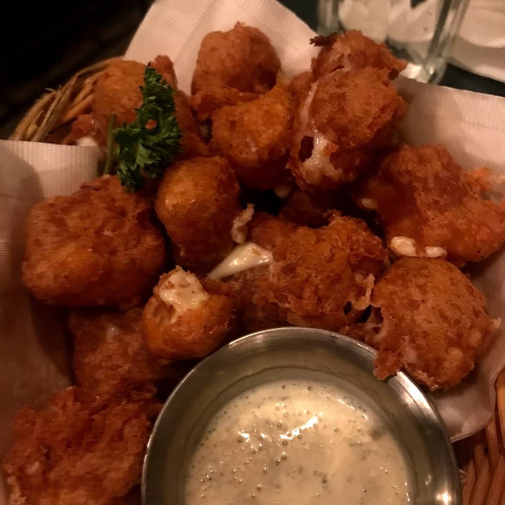 Smokys Club | restaurant | 3005 University Ave, Madison, WI 53705, USA | 6082332120 OR +1 608-233-2120