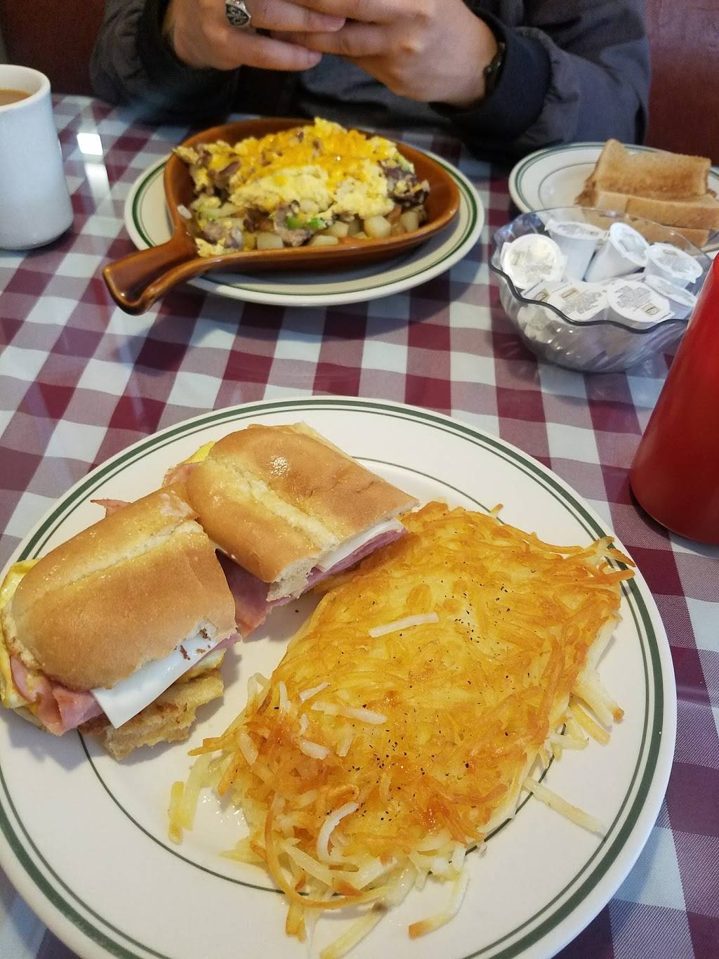 East Meet West Restaurant | restaurant | 224 N Kaweah Ave, Exeter, CA 93221, USA | 5595949401 OR +1 559-594-9401