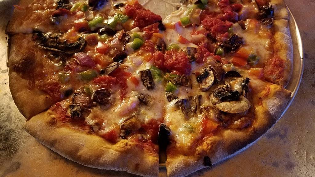 Third Coast Woodfire Pizza & Pub | restaurant | 207 Gas Light Cir, Racine, WI 53403, USA | 2626350533 OR +1 262-635-0533
