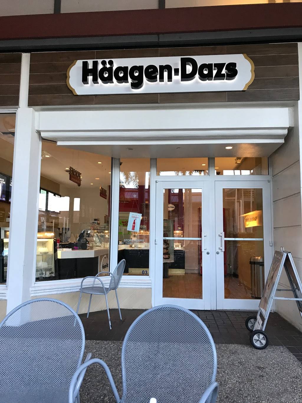 Häagen-Dazs | restaurant | 8888 SW 136th St, Miami, FL 33176, USA | 3052788808 OR +1 305-278-8808
