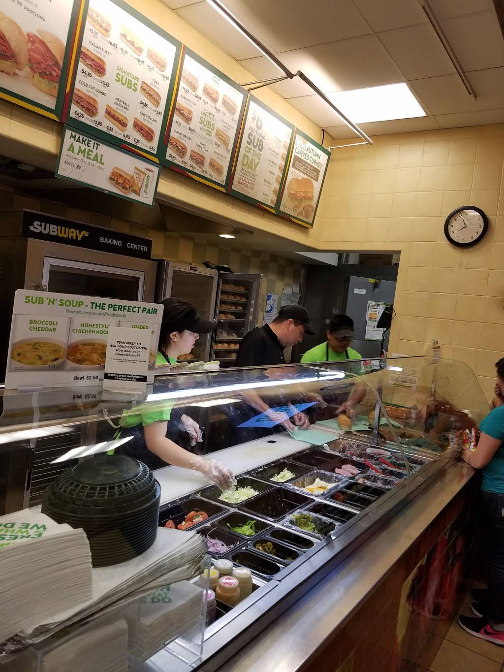 Subway Restaurants | restaurant | 13009 Victory Blvd, North Hollywood, CA 91606, USA | 8187632020 OR +1 818-763-2020