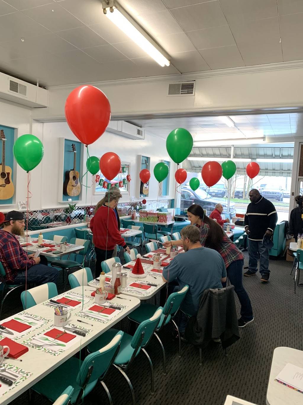 Oscars Restaurant | restaurant | 123 W 10th St, Roanoke Rapids, NC 27870, USA | 2525372048 OR +1 252-537-2048