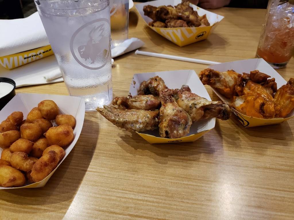 Buffalo Wild Wings | meal takeaway | 1402 SE Everett Mall Way, Everett, WA 98208, USA | 4252650668 OR +1 425-265-0668