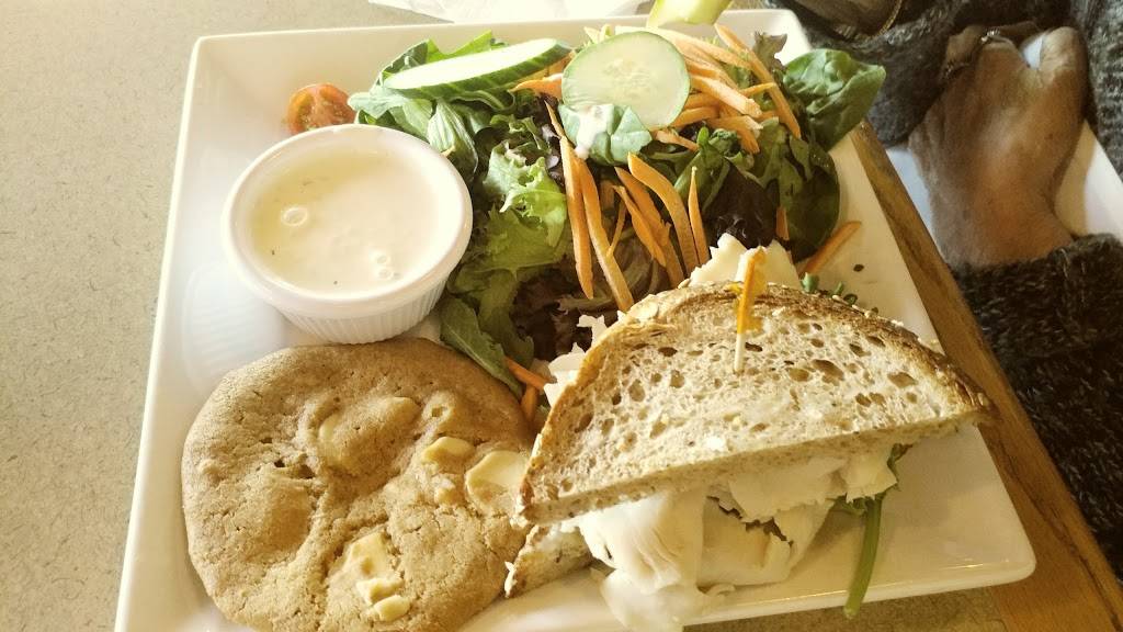 Garretts Restaurant and Bar | restaurant | 1631 N Bell School Rd, Rockford, IL 61107, USA | 8154849473 OR +1 815-484-9473