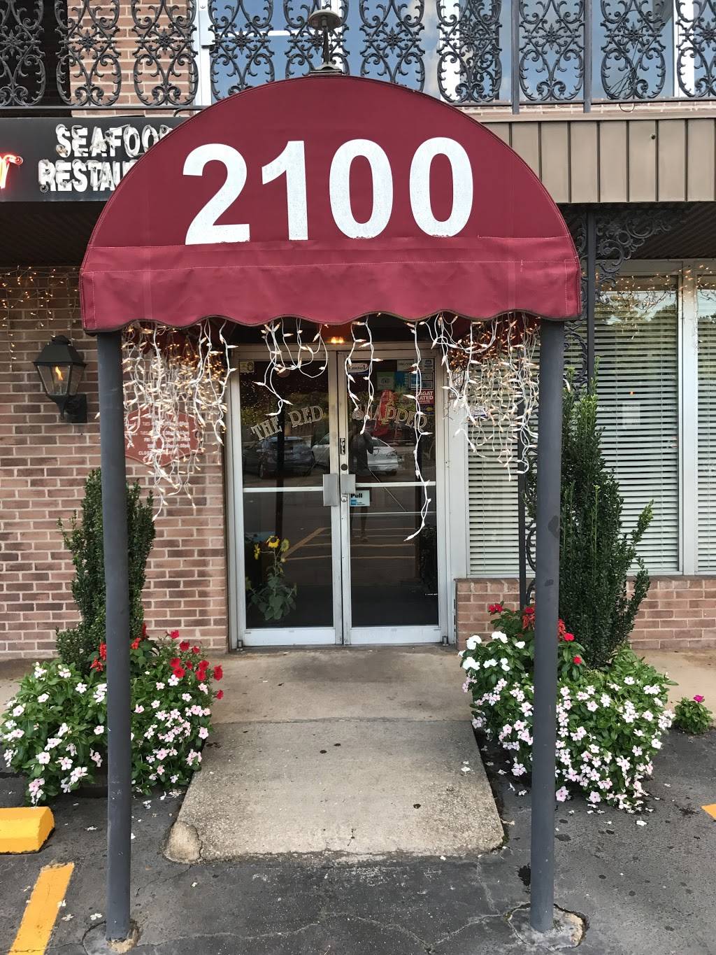 Red Snapper Seafood Restaurant | restaurant | 2100 Cheshire Bridge Rd NE, Atlanta, GA 30324, USA | 4042428422 OR +1 404-242-8422