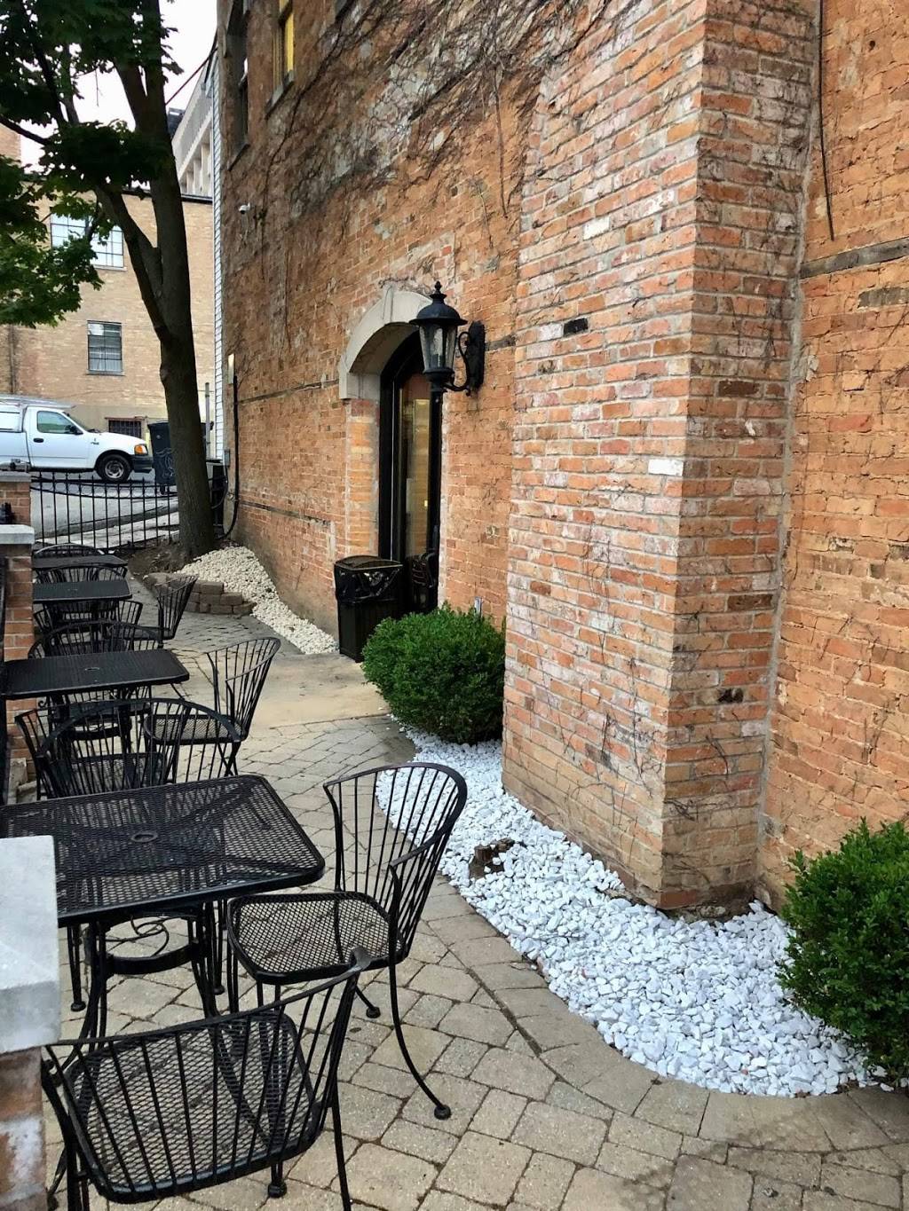 Win Win Restaurant and Bar | restaurant | 30 N Genesee St, Waukegan, IL 60085, USA | 2246565038 OR +1 224-656-5038