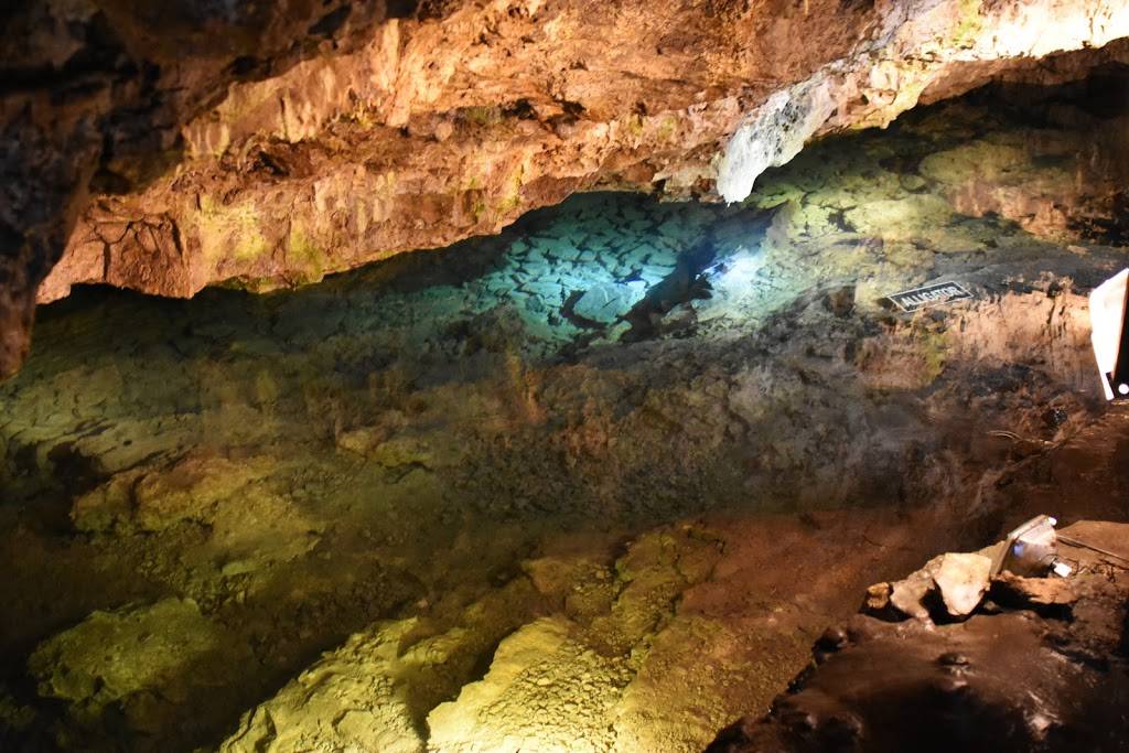 Perrys Cave Family Fun Center | restaurant | 979 Catawba Ave, Put-In-Bay, OH 43456, USA | 4192852283 OR +1 419-285-2283