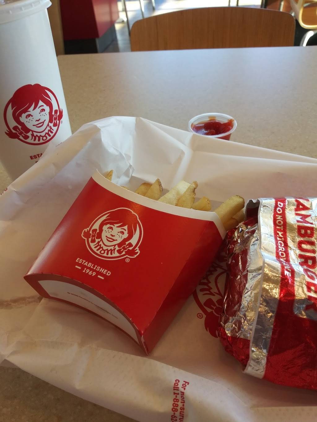 Wendys | restaurant | 913 Summit Ave, Greensboro, NC 27405, USA | 3363730900 OR +1 336-373-0900