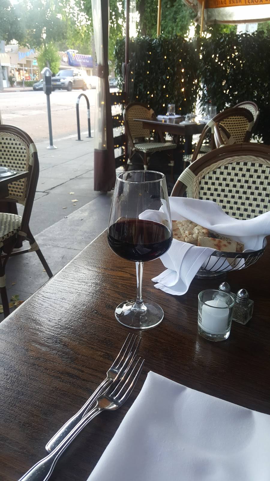 La Cava | restaurant | 13565 Ventura Blvd, Sherman Oaks, CA 91423, USA | 8189811517 OR +1 818-981-1517