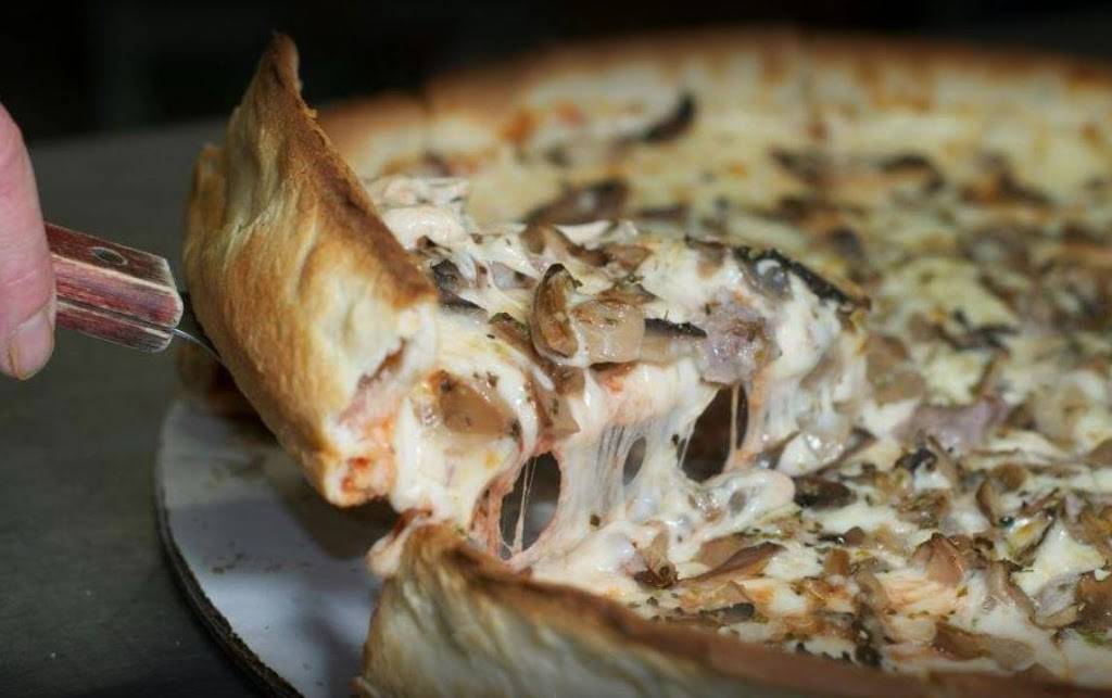 Gonzos Rock & Roll Pizzeria | restaurant | 9 N Main St, Sandwich, IL 60548, USA | 8157863322 OR +1 815-786-3322