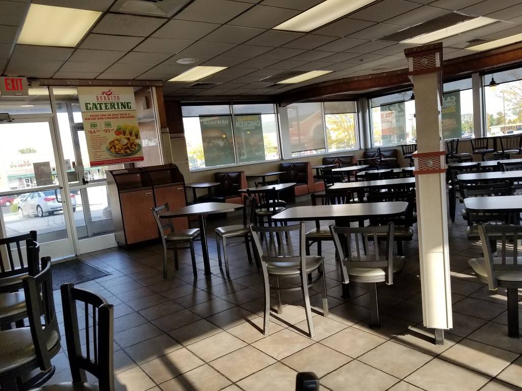Hardees | restaurant | 1944 Wentzville Pkwy, Wentzville, MO 63385, USA | 6363275327 OR +1 636-327-5327