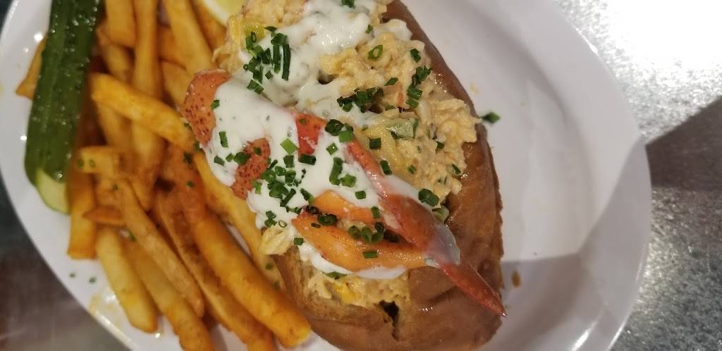 Slapfish | restaurant | 44725 Thorndike St, Ashburn, VA 20147, USA | 7037265254 OR +1 703-726-5254