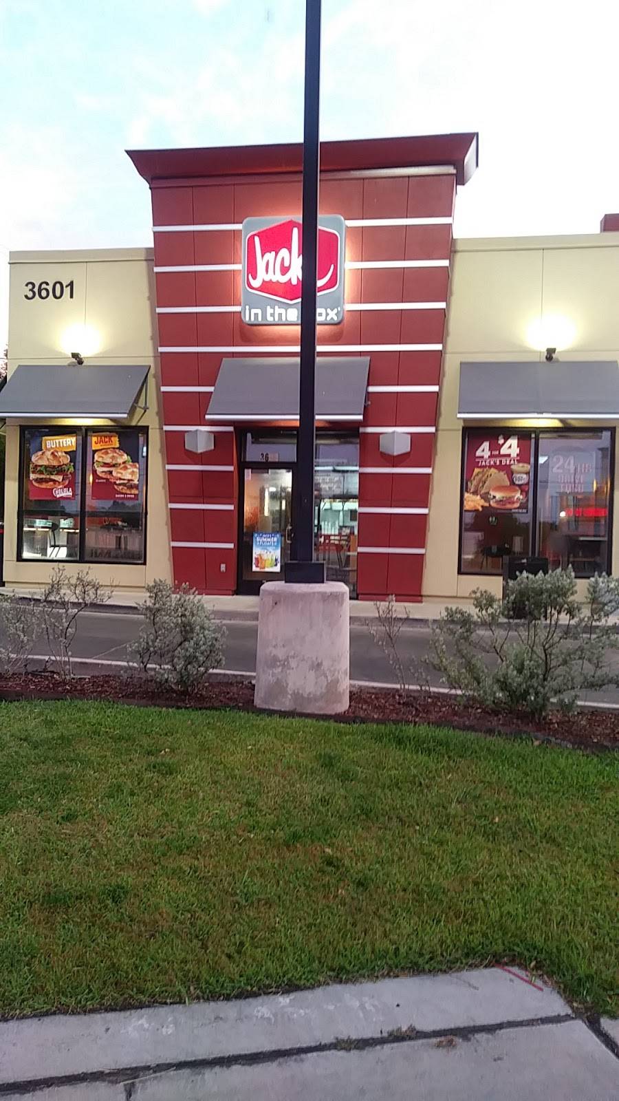 Jack in the Box | restaurant | 3601 Old Spanish Trail, Houston, TX 77021, USA | 7137471046 OR +1 713-747-1046